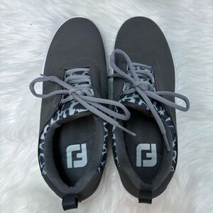 | FootJoy | golf shoes. Size 6.